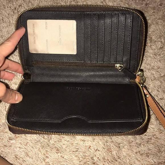 Michael Kors wallet - Picture 3 of 3
